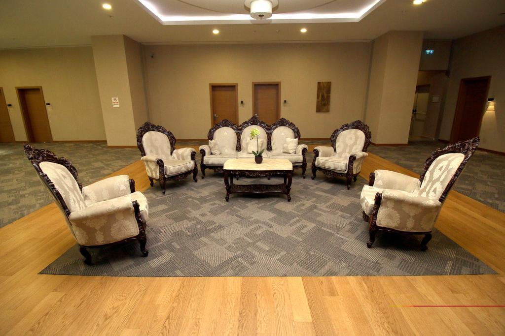 Boss Hotel Sincan Exterior foto